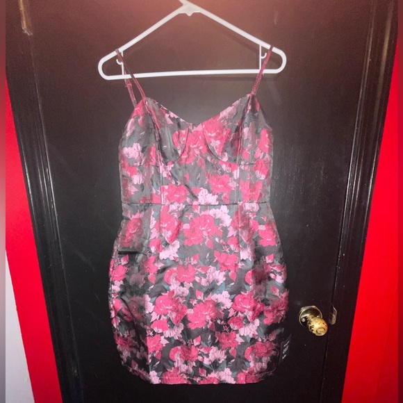 Lulus Brand dress - Picture 2 of 3